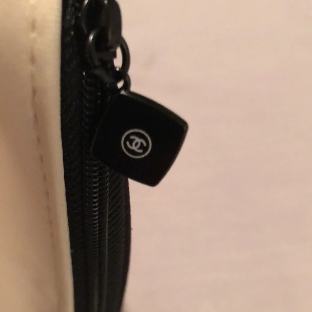Chanel Beaute Les Beiges Square Cosmetic Zip Case